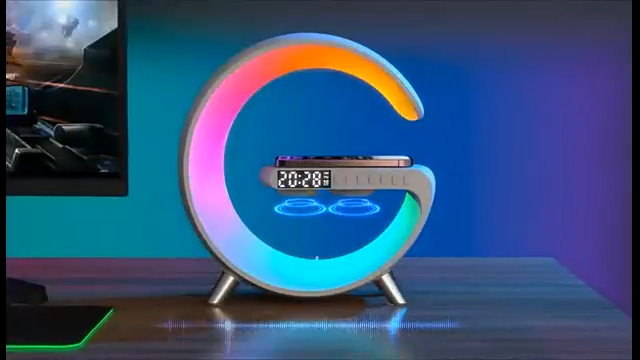 מנורת לילה RGB חכמה – רמקול אלחוטי, שעון מעורר וטעינה אלחוטית לטלפון